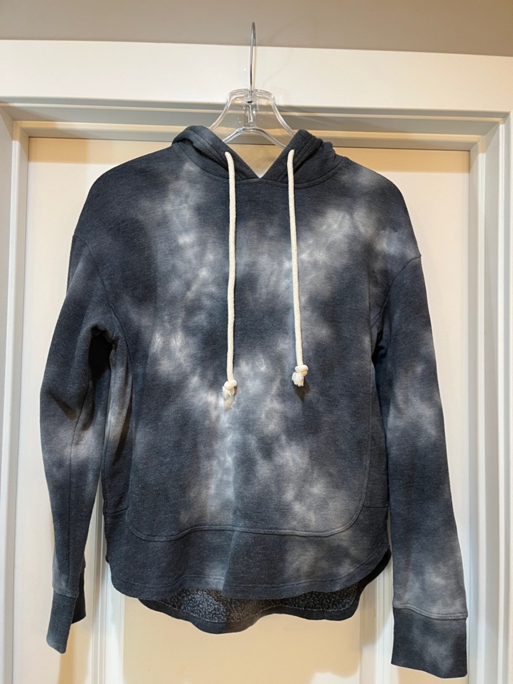Universal Thread Women's Charcoal, Blue & White Tie-Dye Pullover Hoodie